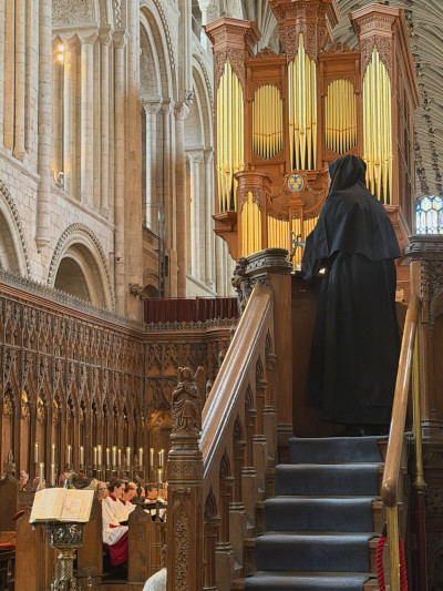 Mother Anne in the pulpit in Norwich Cathedral